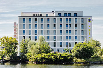 Neubaukomplex in Wilhelmshaven mit frischer Fassade.